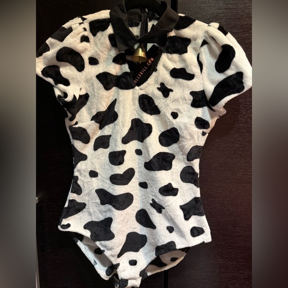 MY MILKSHAKE HALLOWEEN COSTUME SET
Cute Cow 🤍🐄🖤 - Picture 4 of 4